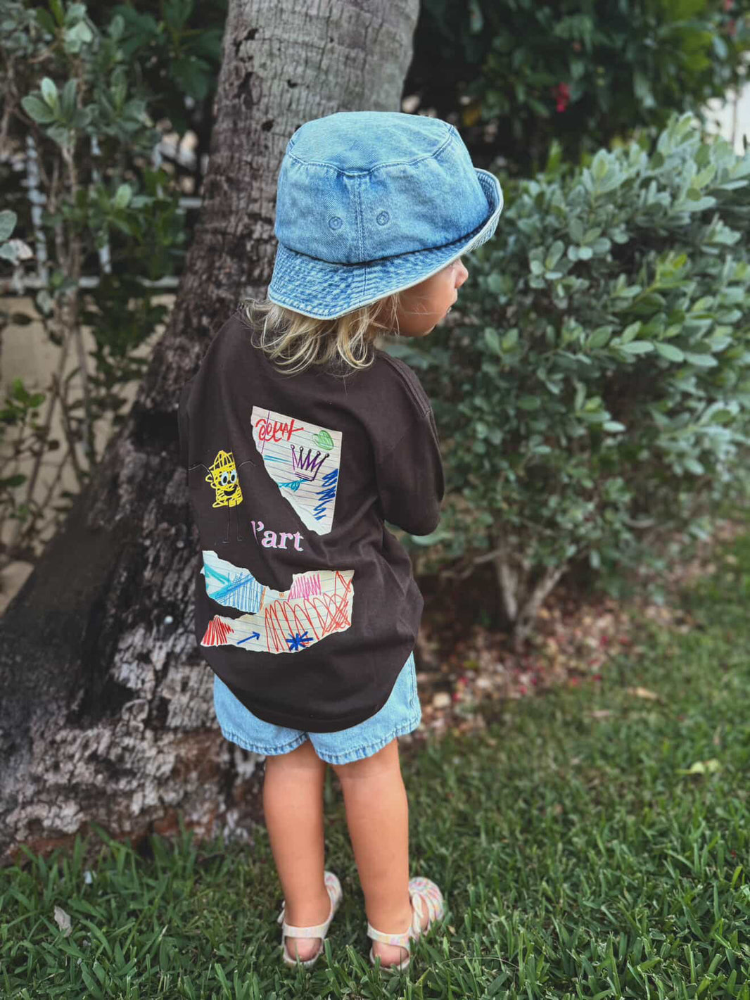 L' artiste Graphic Tee